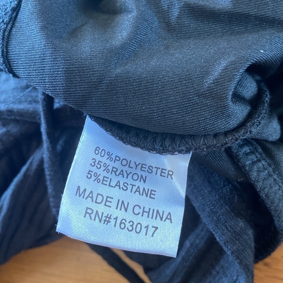 NWOT Princess Polly Black Ribbed Long Sleeve Wrap Around and Tie Crop Top Size 6 - Picture 9 of 9